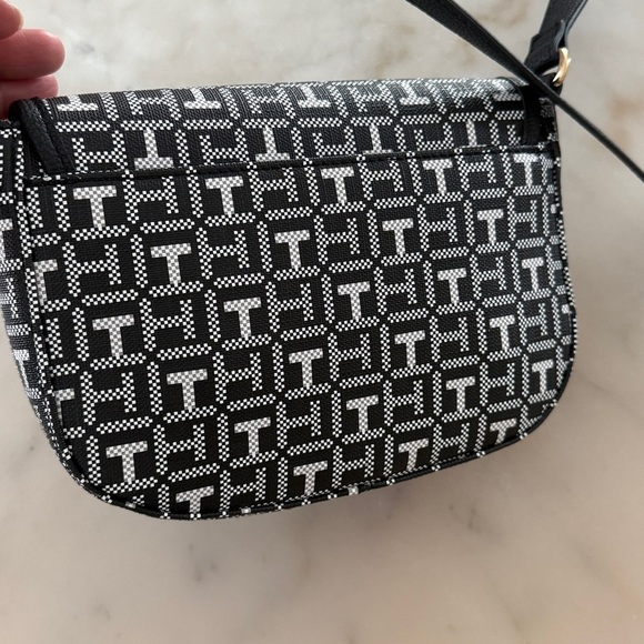 Tommy Hilfiger Monogram Black Gray and White Crossbody Shoulder Bag NWOT - Picture 4 of 14